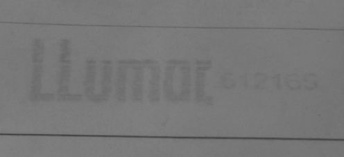 Логотип LLumar и серийный номер на тонировочной плёнке LLumar ATR.
